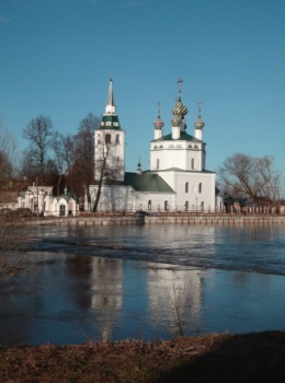 Церковь Святой Троицы в поселке Холуй