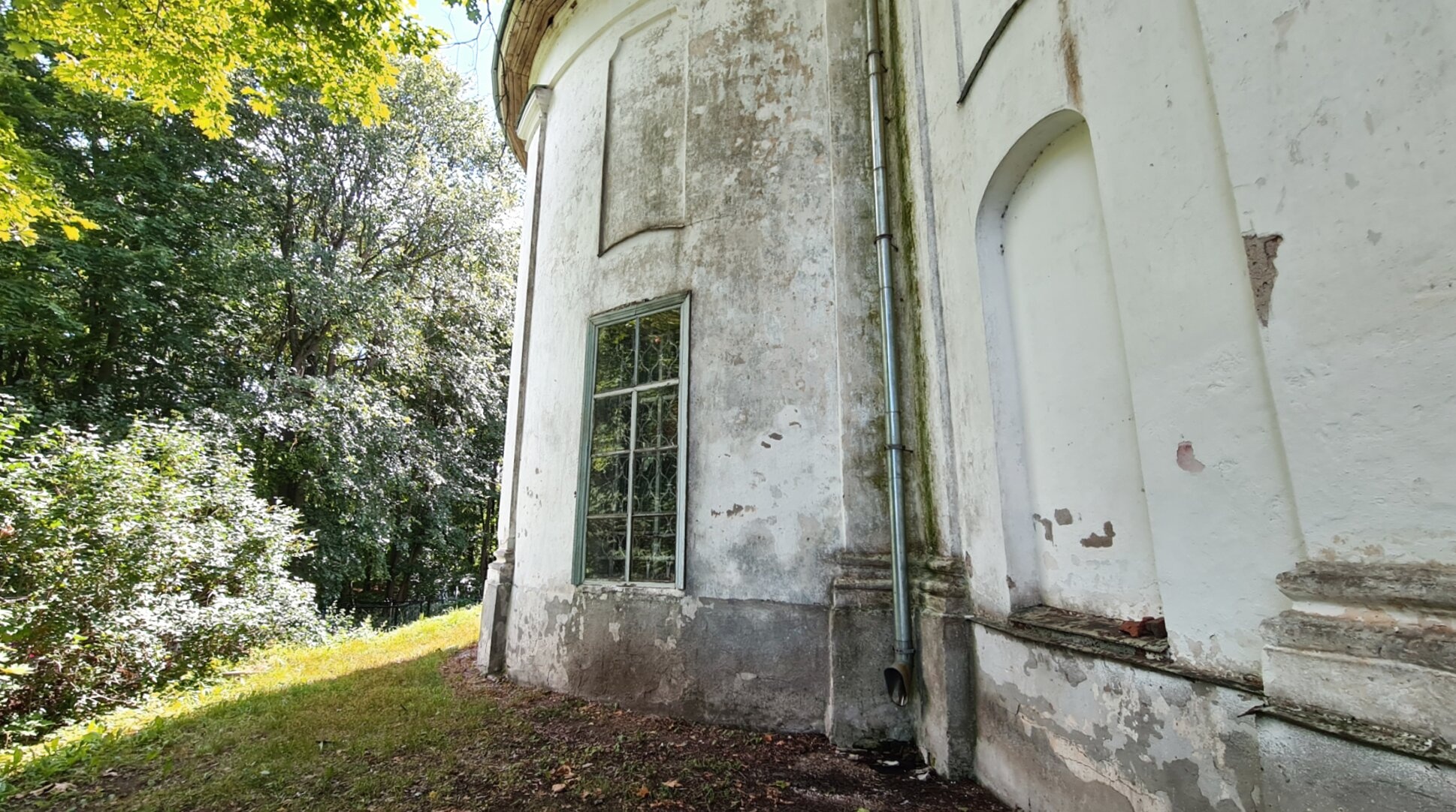 Апсида Успенской церкви Пресвятой Богородицы в Коростыни