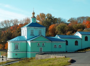 Крестовоздвиженский храм в Курской Коренной пустыни