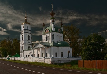 Храм Троицы Живоначальной в селе Хотеичи