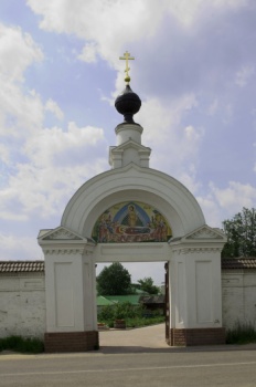Святые ворота Николо-Берлюковского монастыря