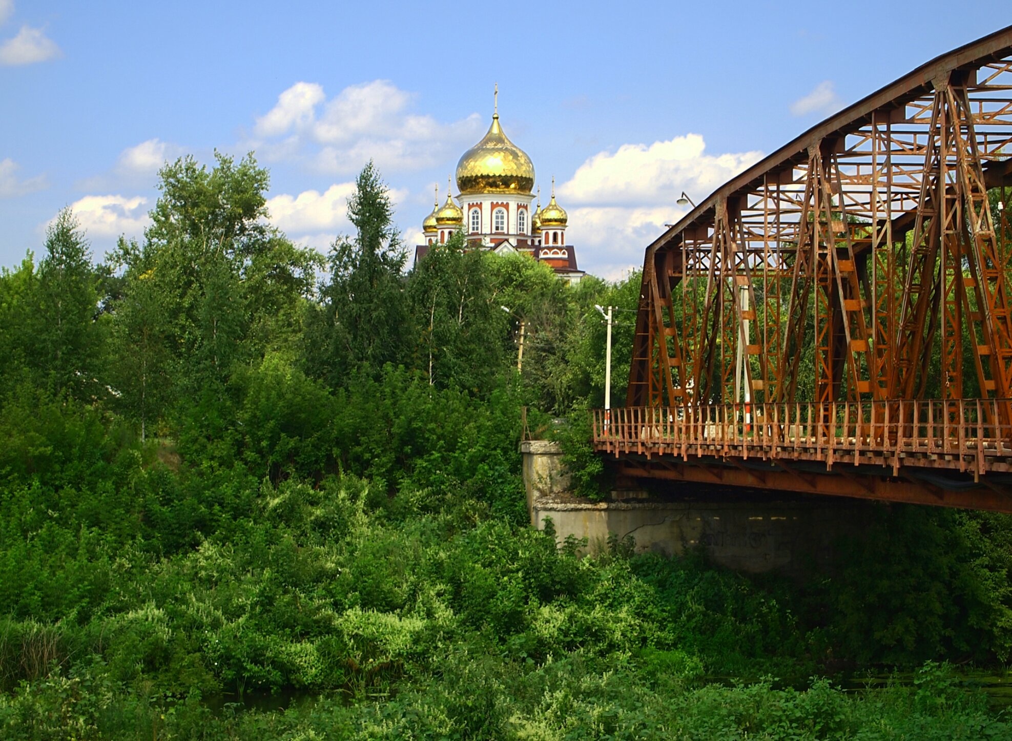 Церковь Казанской иконы Божией Матери и чугунный мост в Петровске