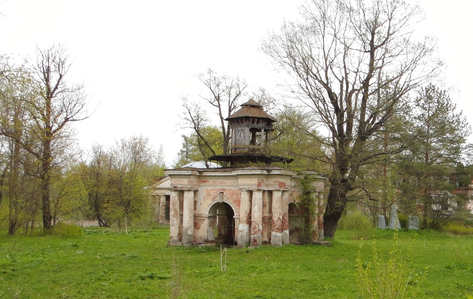 Спасская церковь в усадьбе Волышово - история в руинах
