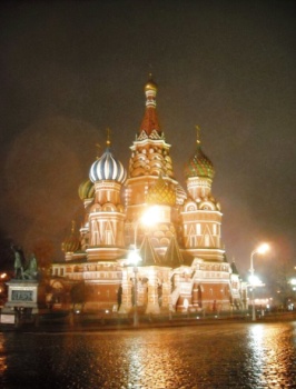 Храм Василия Блаженного и Спасская башня на Красной площади ночью