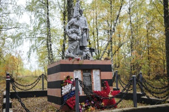 Памятник советским воинам на братской могиле в Истринском районе