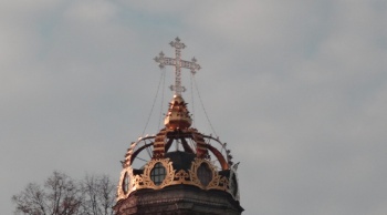 Знаменская церковь в Дубровицах: золотой венец