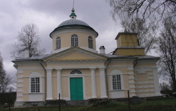 Церковь Троицы Живоначальной в селе Перетно