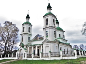 Храм Воскресения Христова в селе Молоди