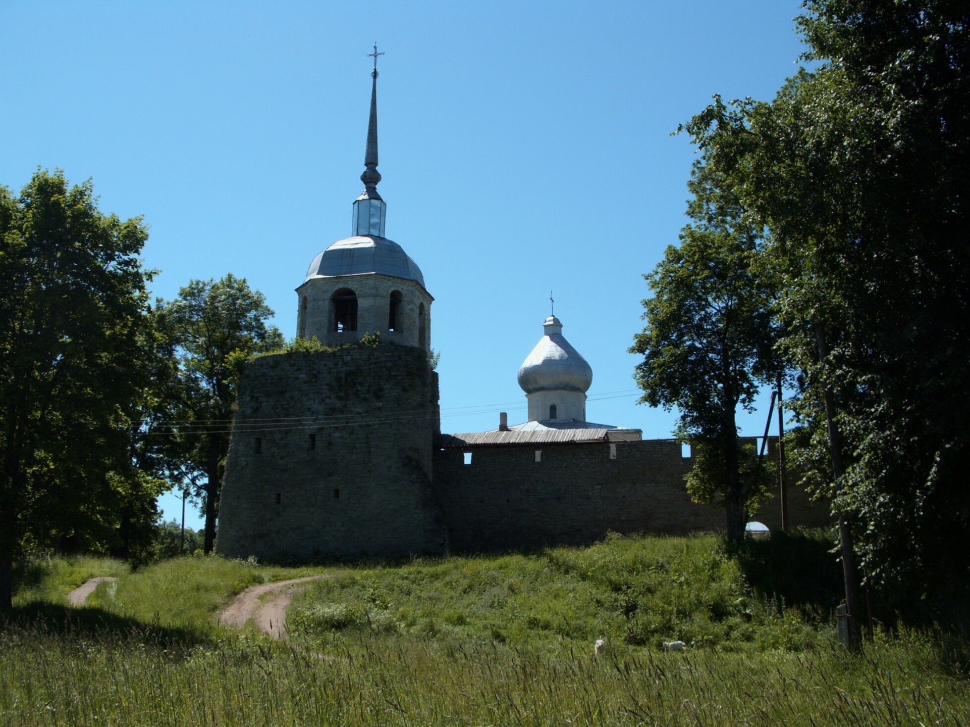 Никольская церковь с колокольней в Порховской крепости