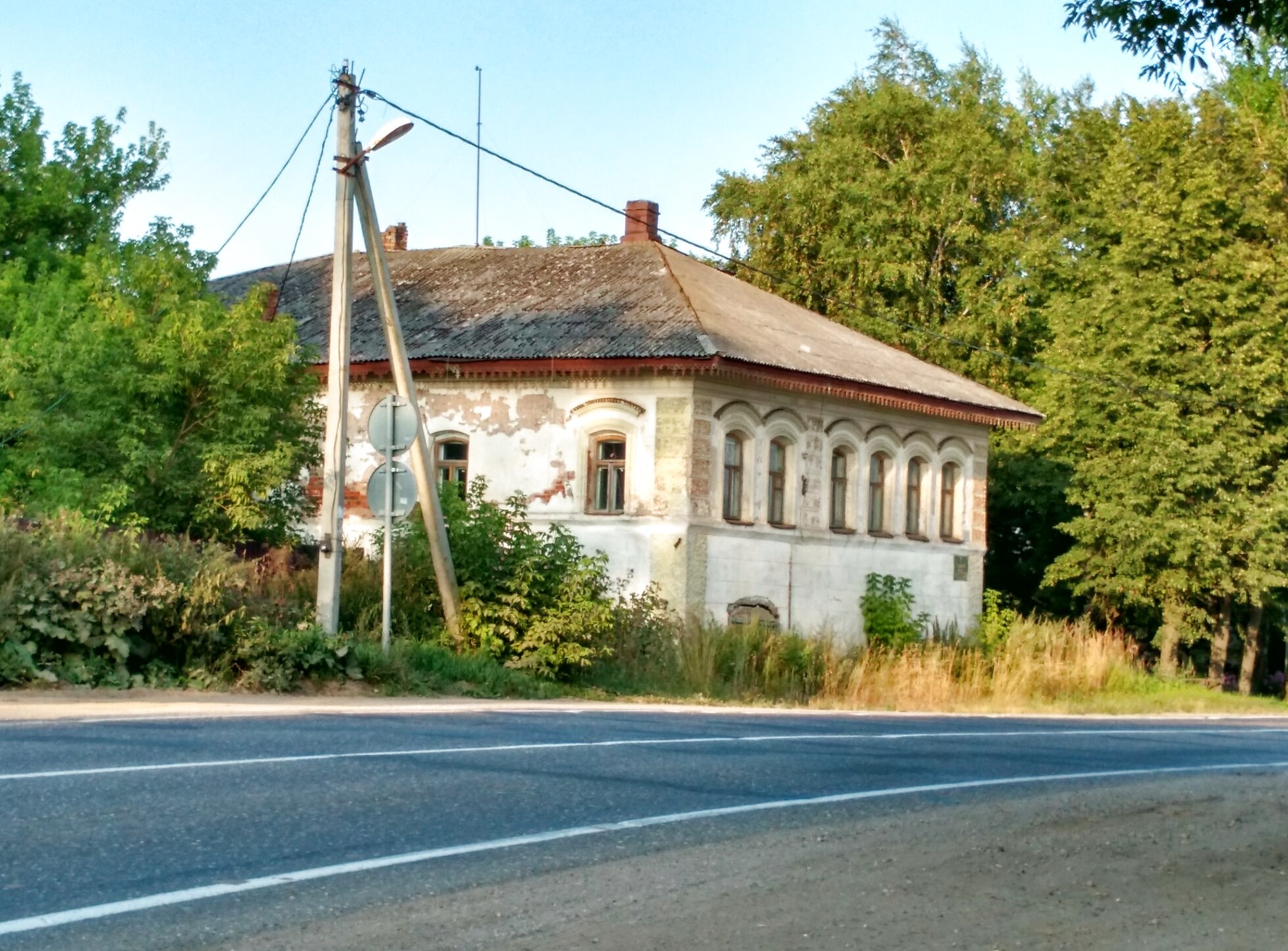 Церковь Воскресенская (Крестовоздвиженская) в селе Лахость