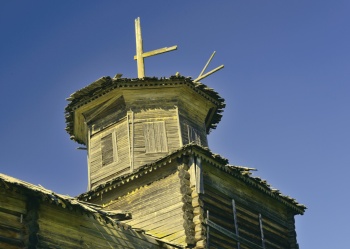 Покровская церковь в Усть-Ваеньге - памятник деревянной архитектуры