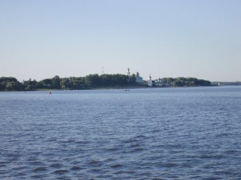 Вид на Свято-Юрьев мужской монастырь с реки Волхов