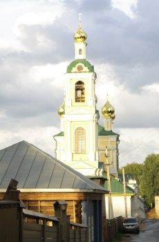 Воскресенская церковь в Плёсе - православный храм на Волге