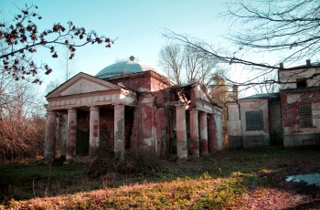 Спасская церковь в усадьбе Волышово