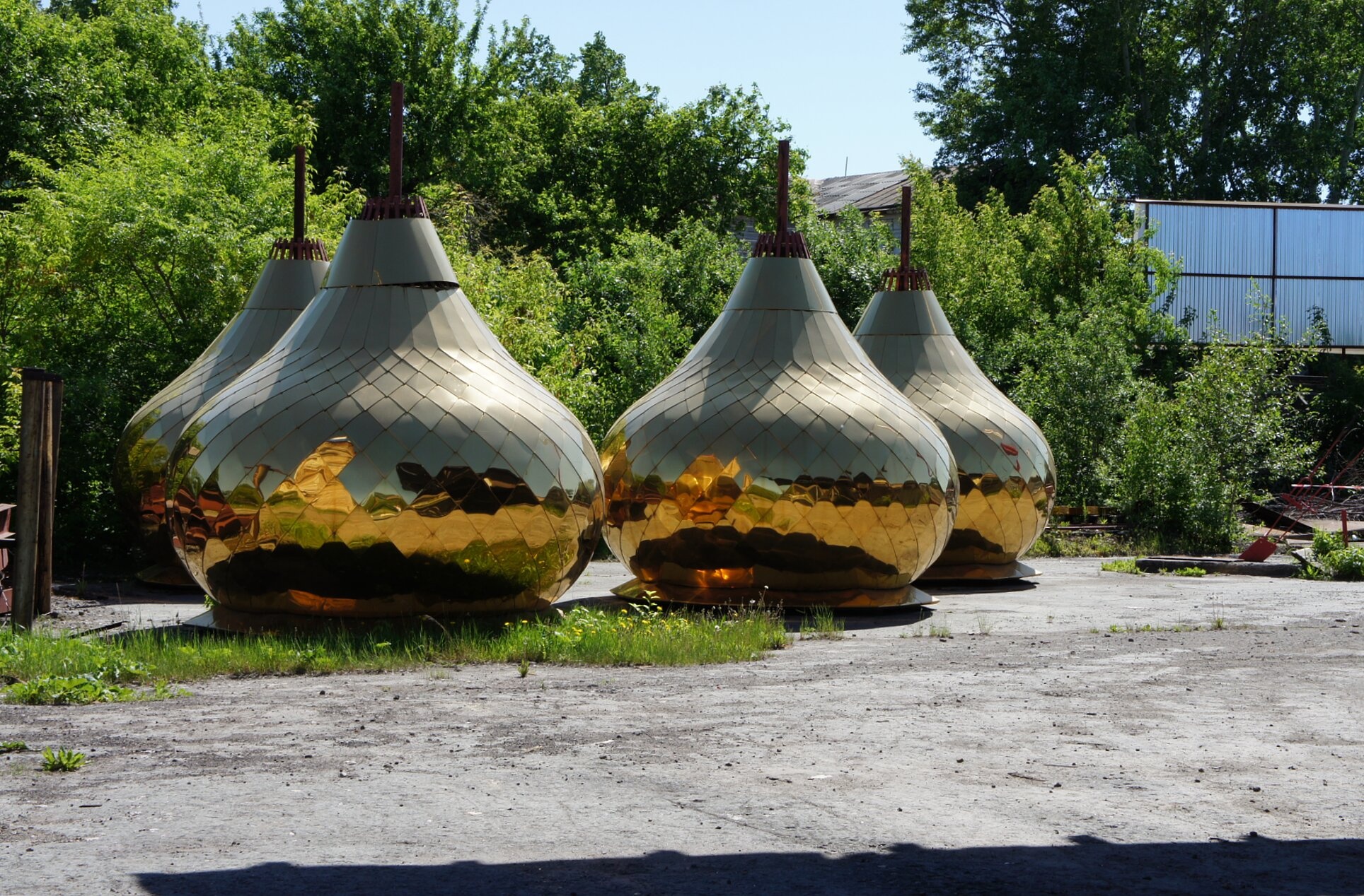 Золочение куполов Сретенской церкви в Ирбите
