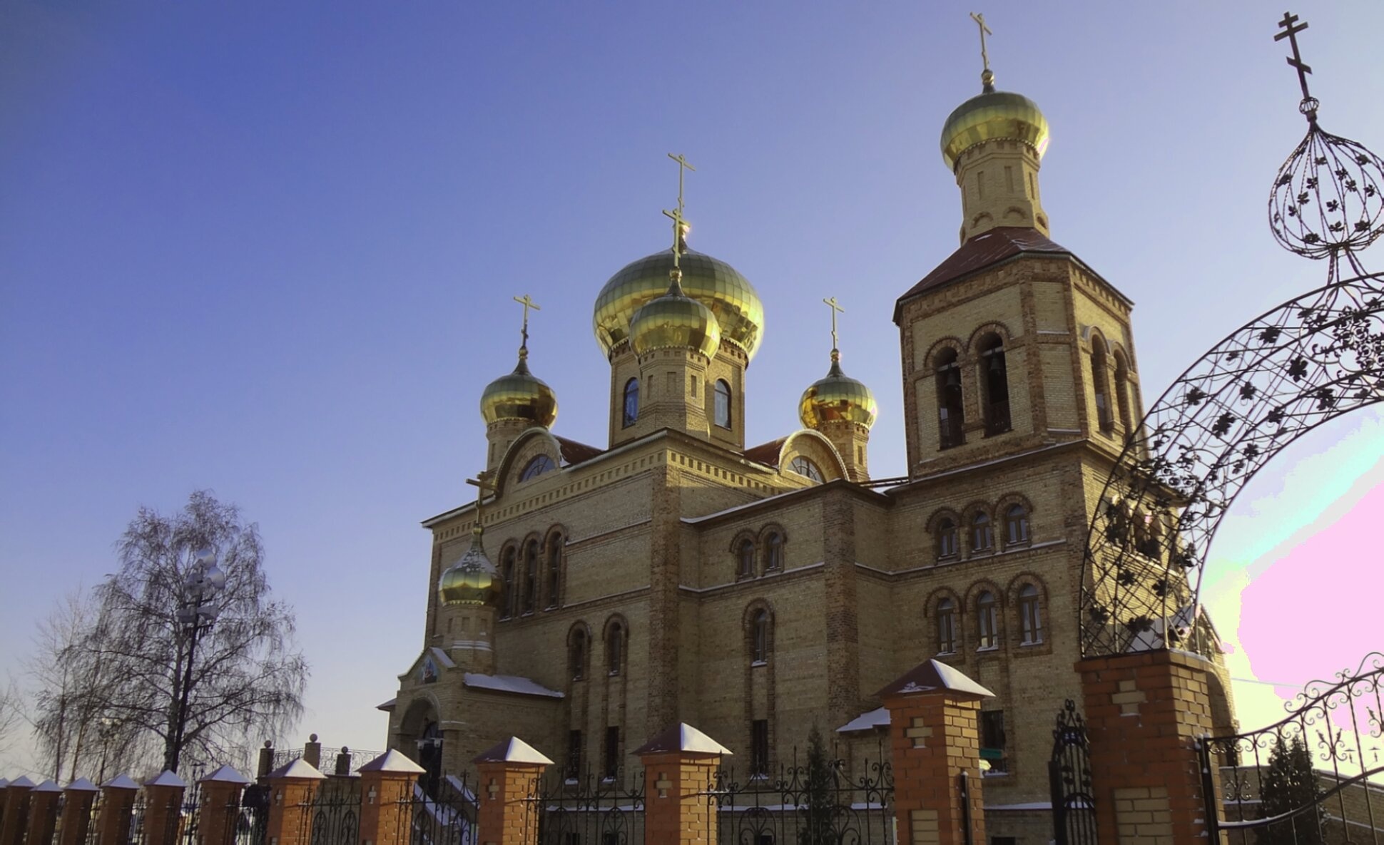 Воскресенский собор в Алексеевском — зимний вид