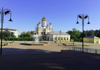 Воскресенский собор на Соборной площади города Руза