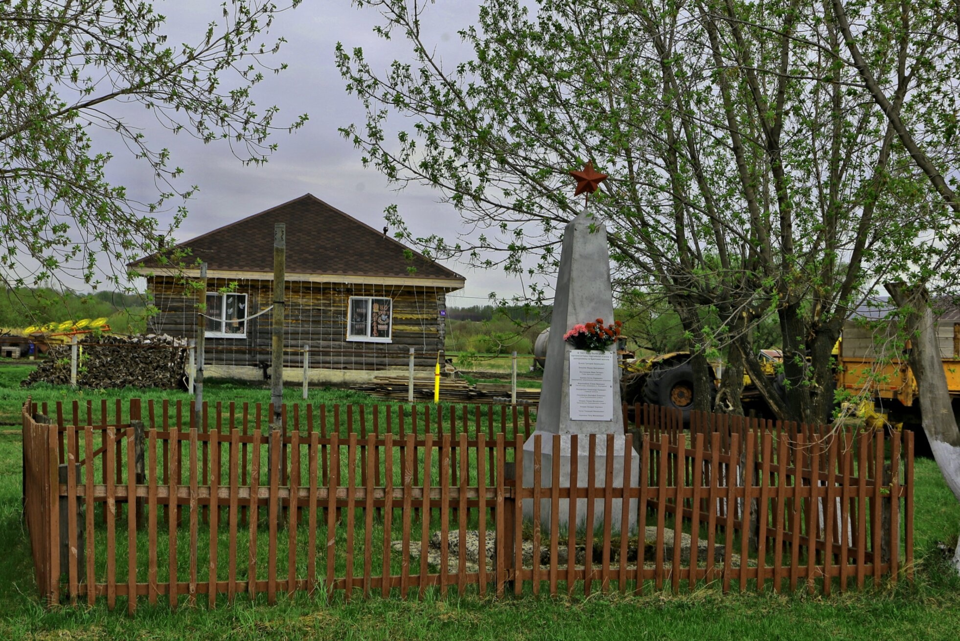 Обелиск павшим воинам в деревне Кукушки