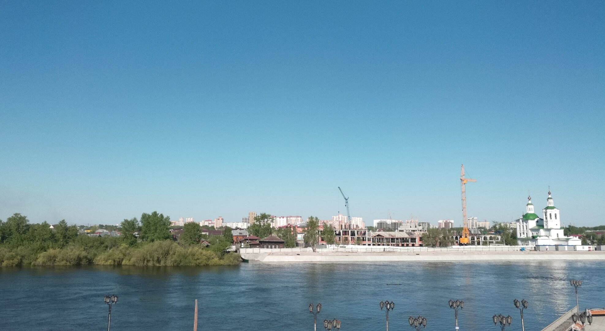 Вознесенско-Георгиевская церковь в Тюмени: вид с реки Туры