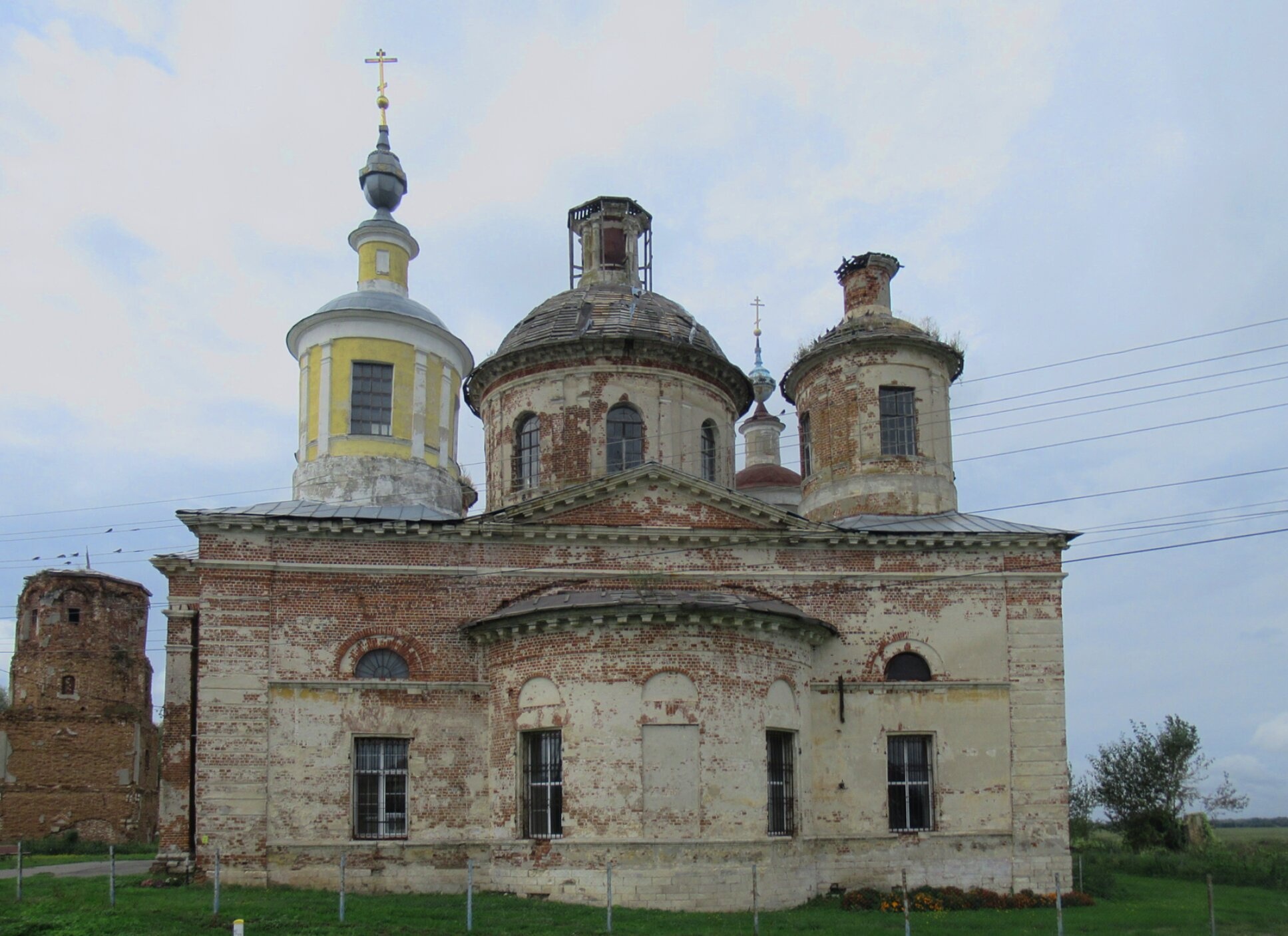 Церковь Воскресения Христова в селе Ловцы