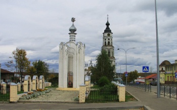 Церковь Николая Чудотворца и мемориальный комплекс в Лежнево