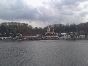 Воскресенская церковь в Плёсе на берегу Волги
