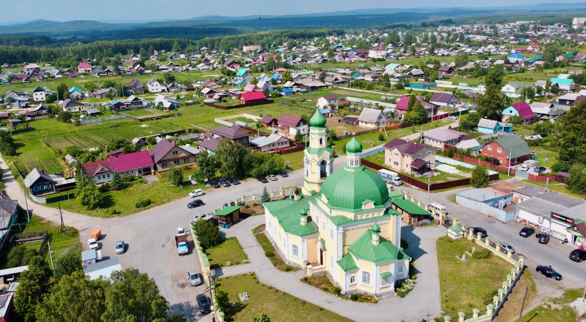 Храм Николая Чудотворца в селе Николо-Павловское с высоты птичьего полёта