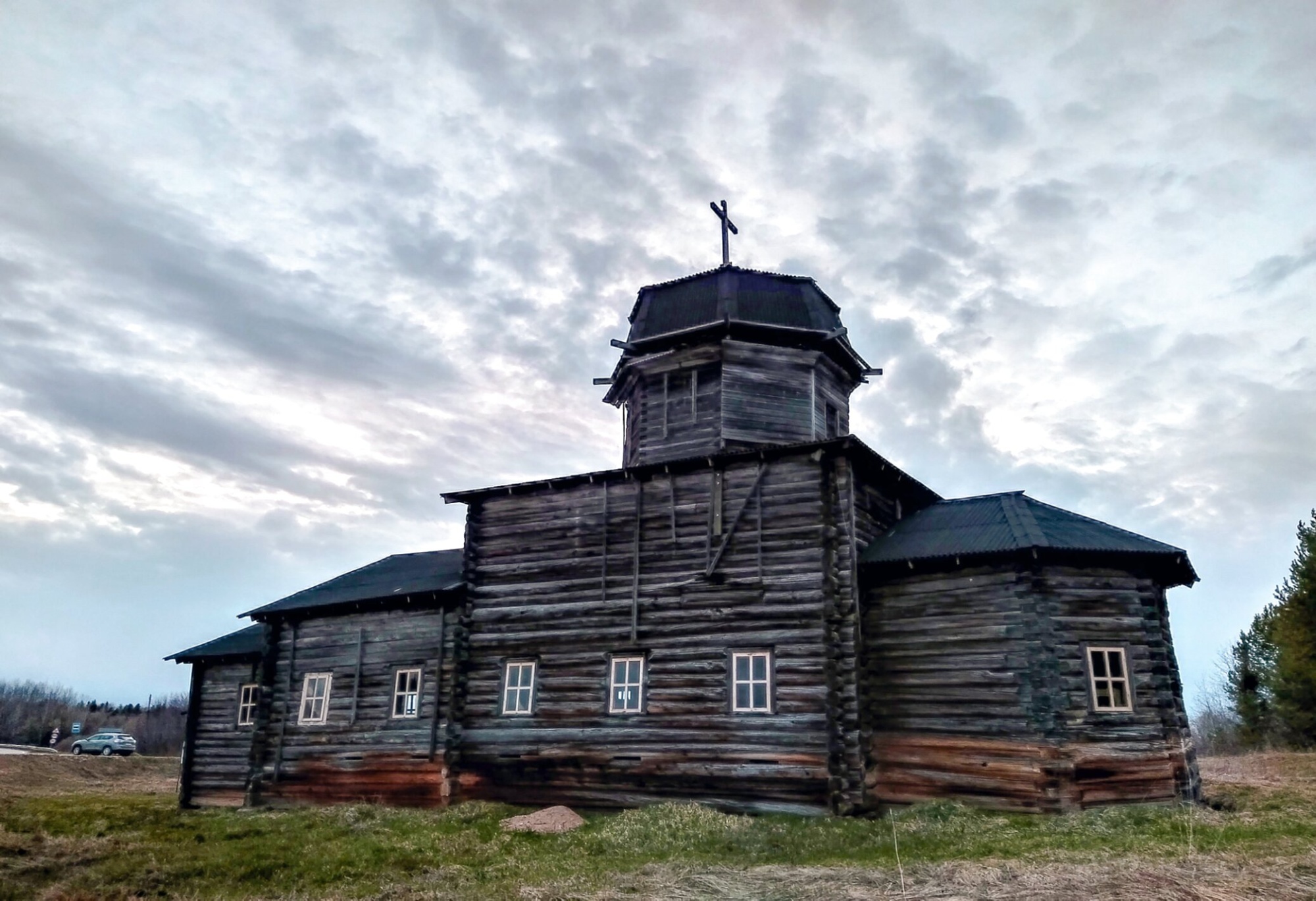 Покровская церковь в деревне Усть-Ваеньга