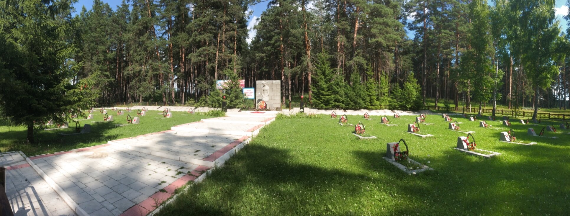 Храм Рождества Христова в селе Павловка с воинским мемориалом