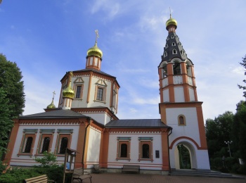 Храм Грузинской иконы Божией Матери в селе Якшино