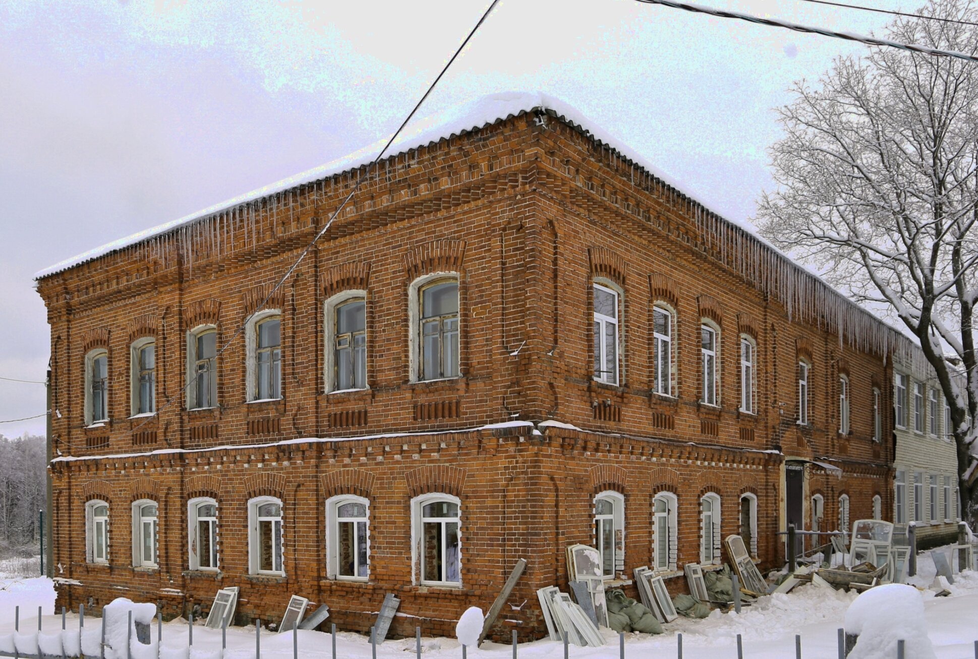 Бывшая церковно-приходская школа при Церкви Покрова Пресвятой Богородицы в Ельцах