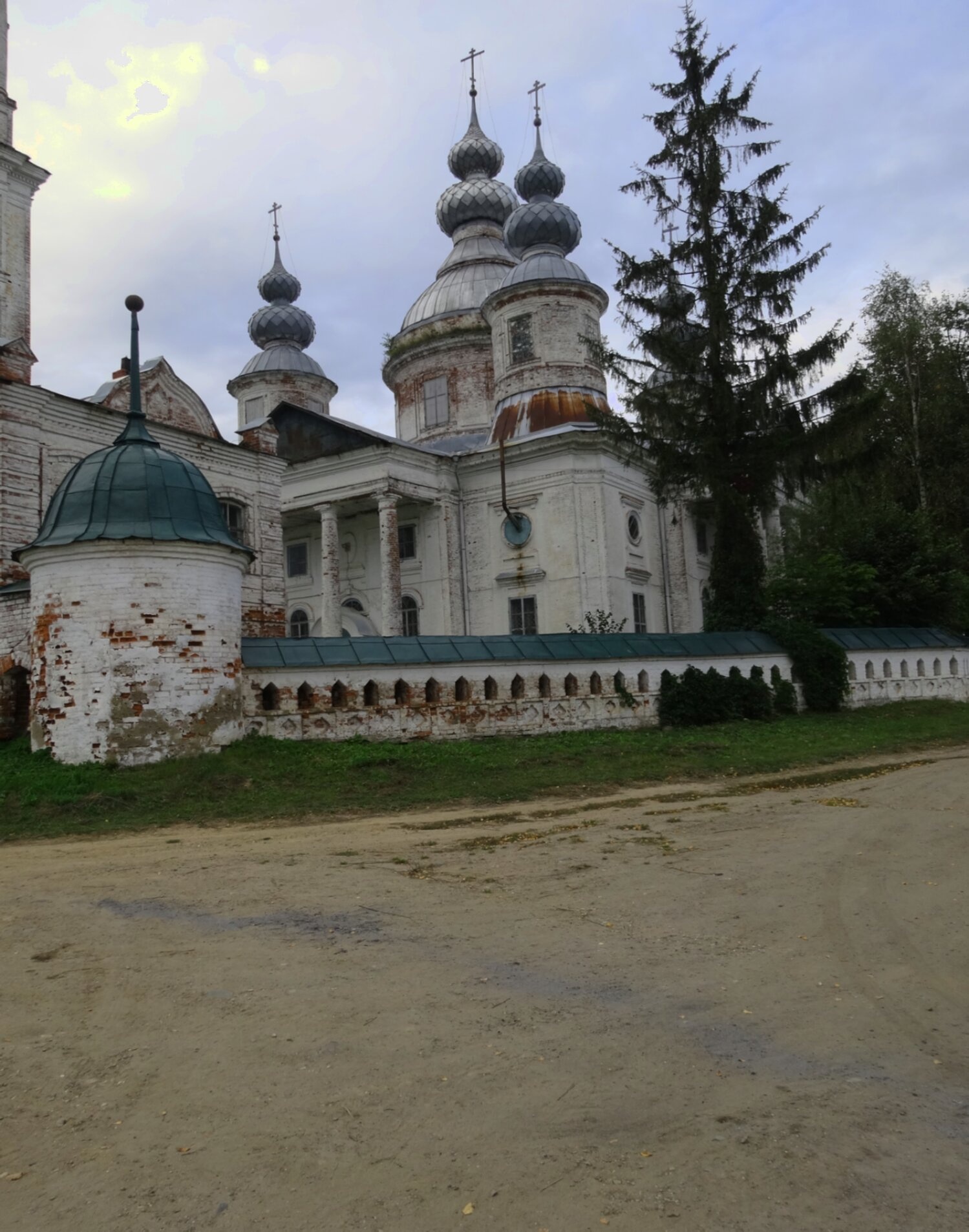 Троицкая церковь в Острецово — памятник православной архитектуры