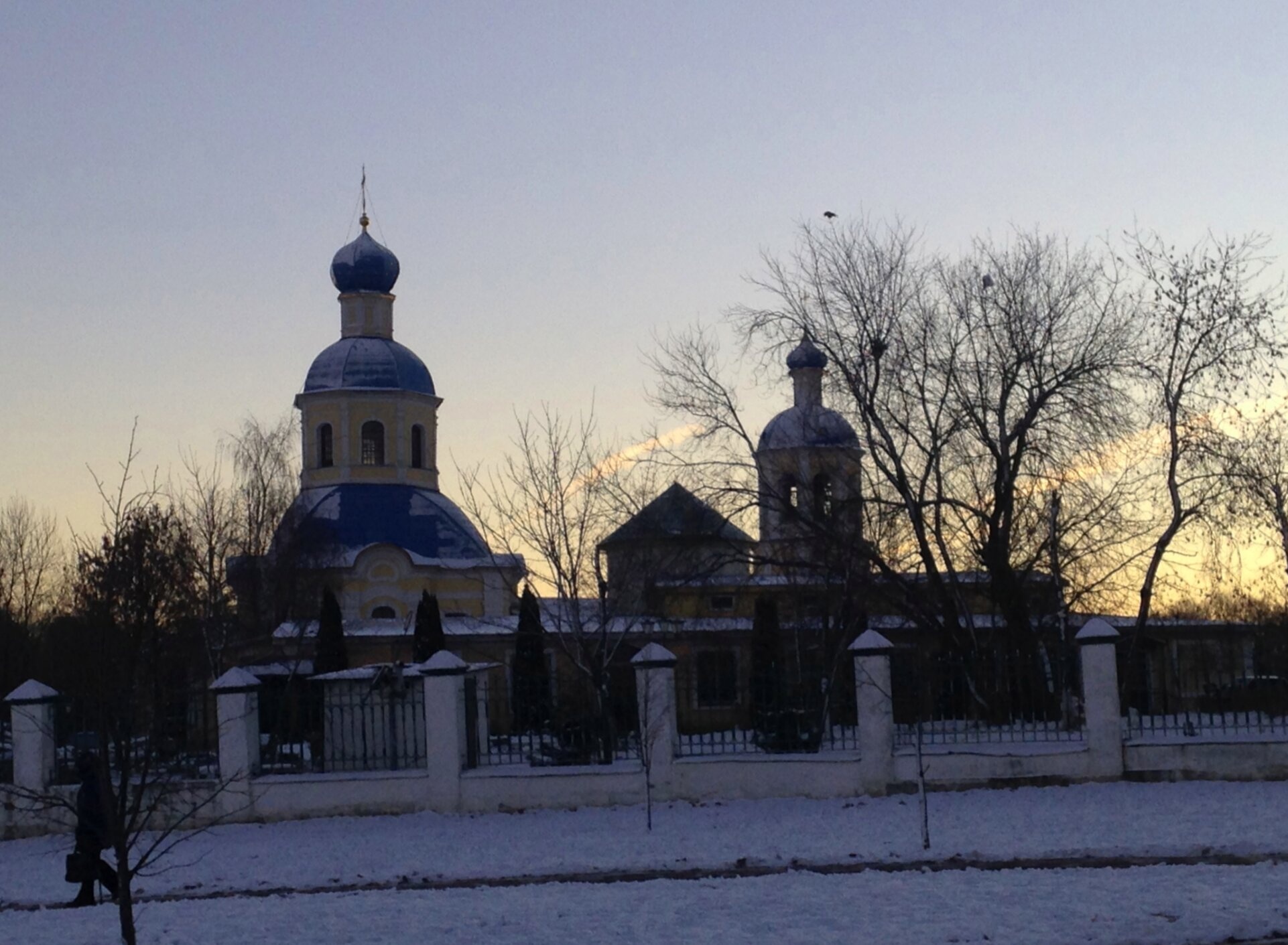 Храм Петра и Павла в Ясеневе зимой