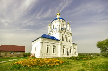 Храм Воскресения Словущего в селе Ретяжи