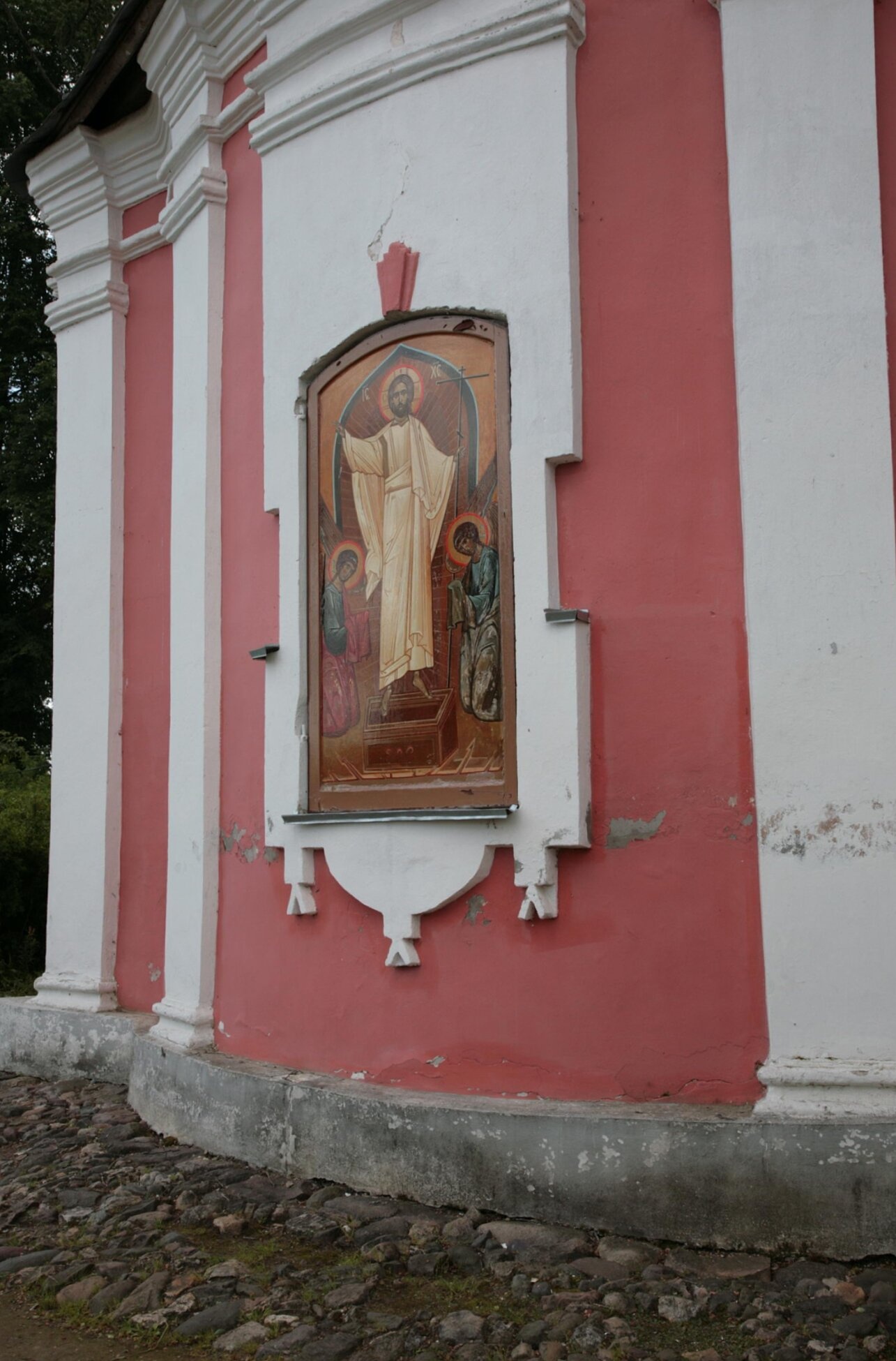 Фрагмент фасада храма в селе Прутня