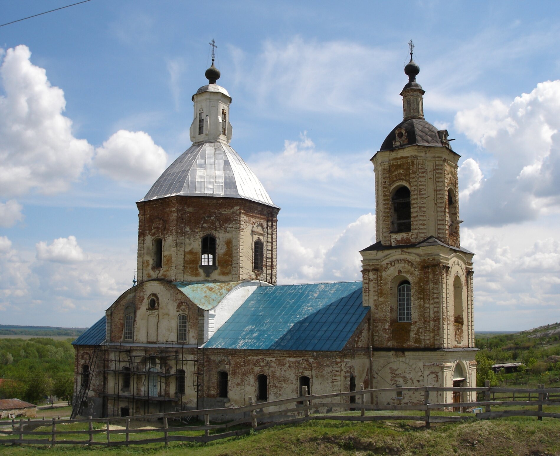 Знаменская церковь в станице Зотовской: история в фотографии
