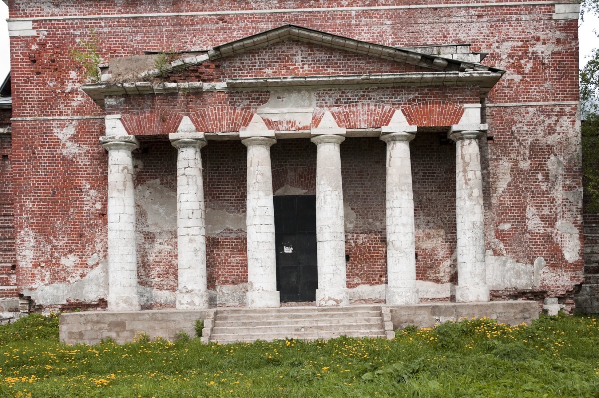 Успенская церковь в селе Подсосино: история в фотографии