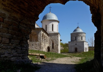 Успенский собор и Никольская церковь в Ивангородской крепости