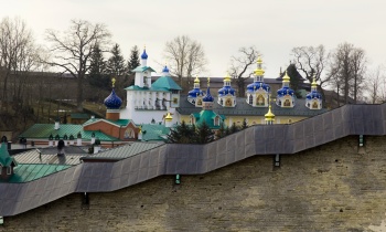 Свято-Успенский Псково-Печерский монастырь: вид с высоты