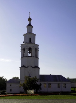 Колокольня Свято-Николаевского монастыря в Рыльске