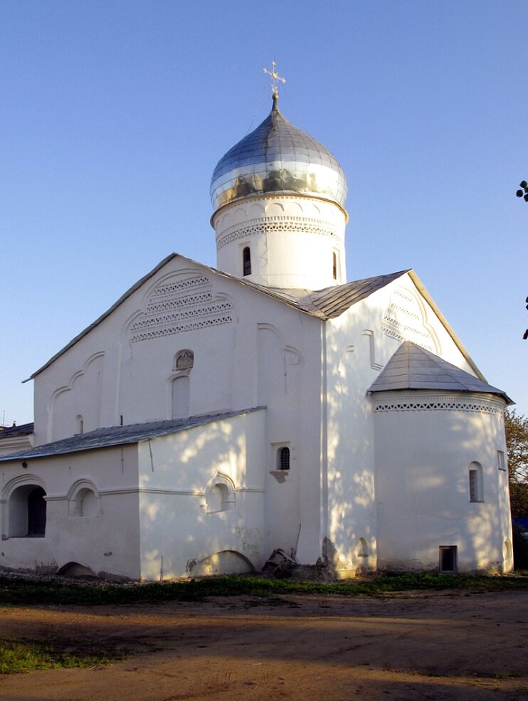 Церковь Димитрия Солунского с колокольней в Великом Новгороде