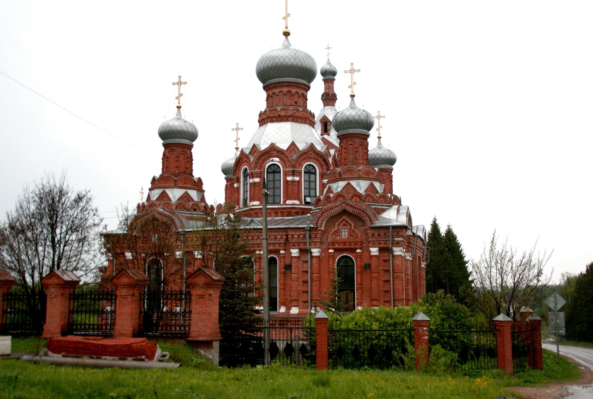Храм Воздвижения Честного и Животворящего Креста Господня в селе Дарна