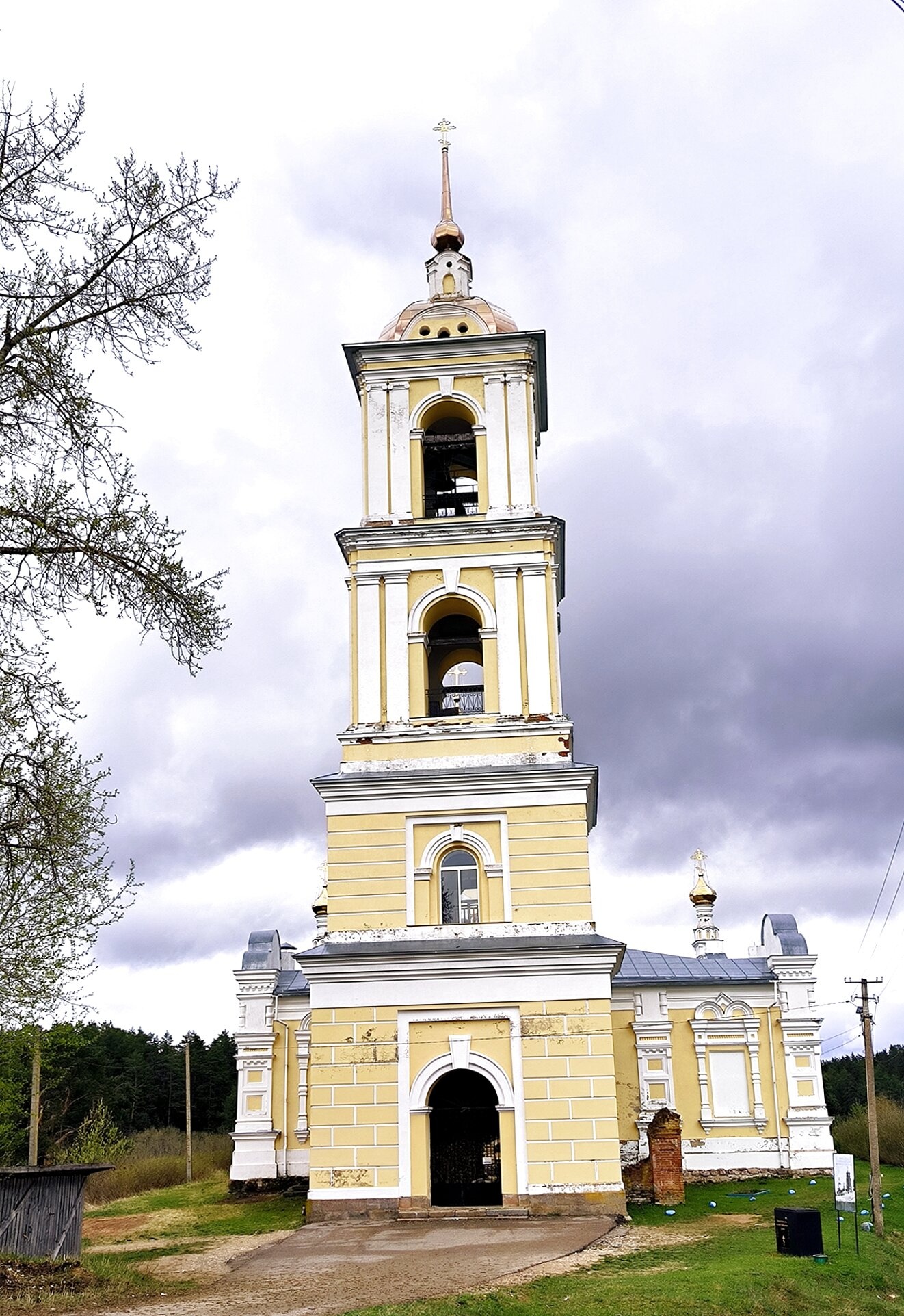 Церковь иконы Божией Матери Оковецкая (Смоленская) в деревне Оковцы