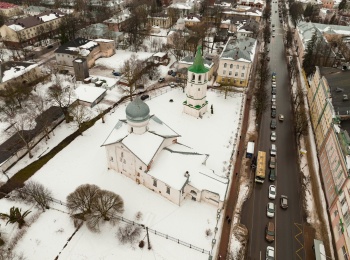 Храм Димитрия Солунского в Великом Новгороде зимой с высоты птичьего полёта