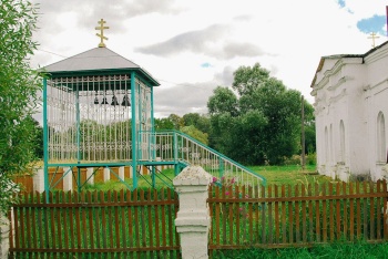 Храм Святой Троицы и часовня-звонница в Троице-Кочках