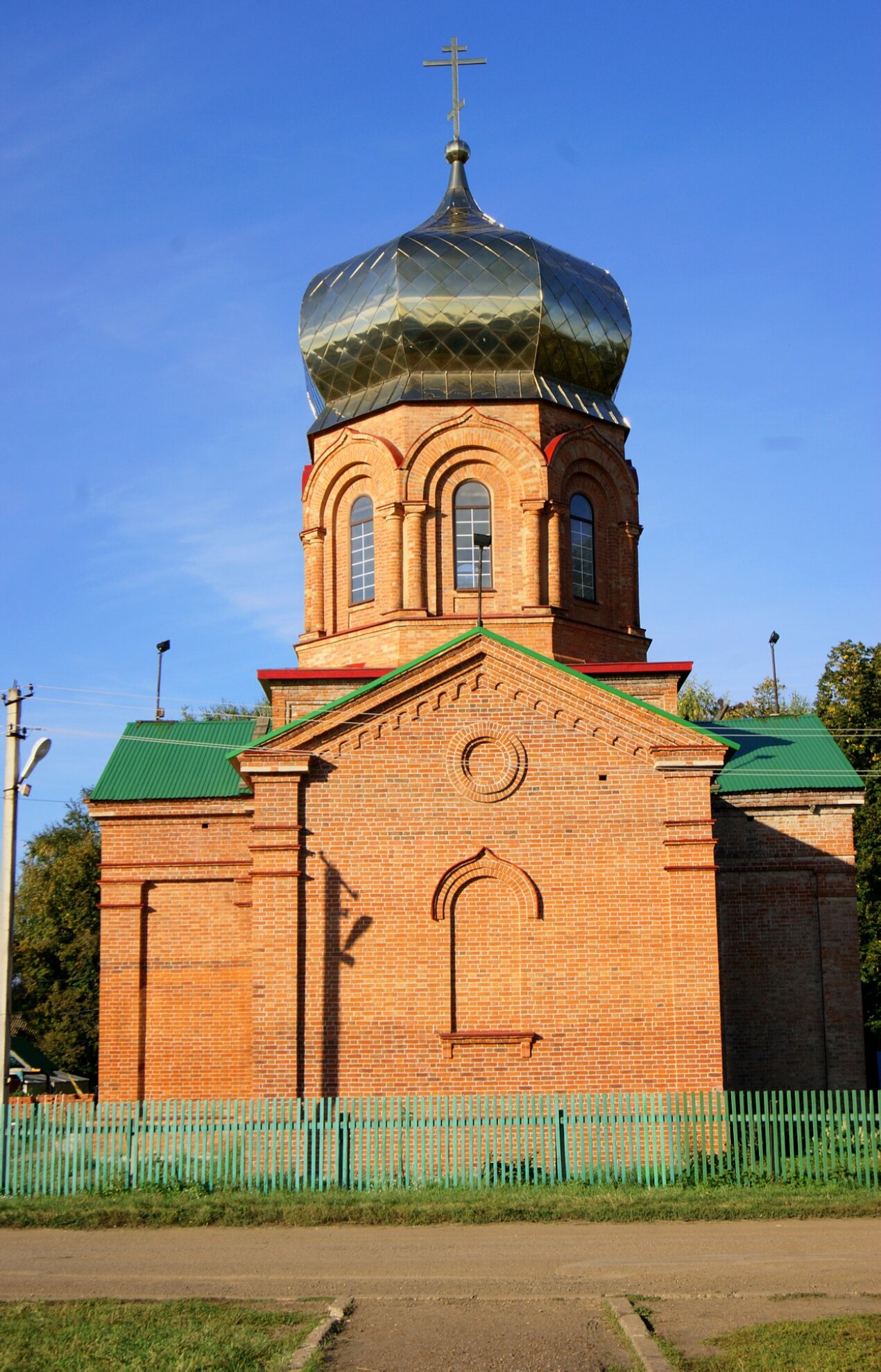 Храм Пресвятой Троицы: вид с восточной стороны