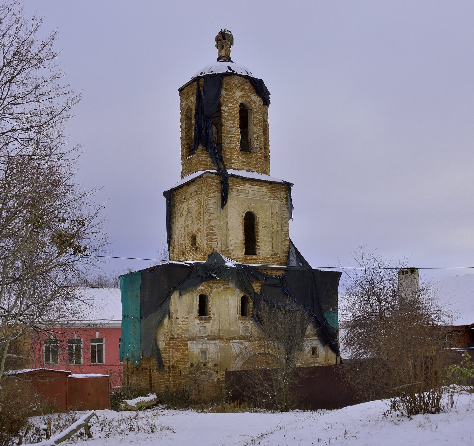 Колокольня и надвратная церковь в Серпухове
