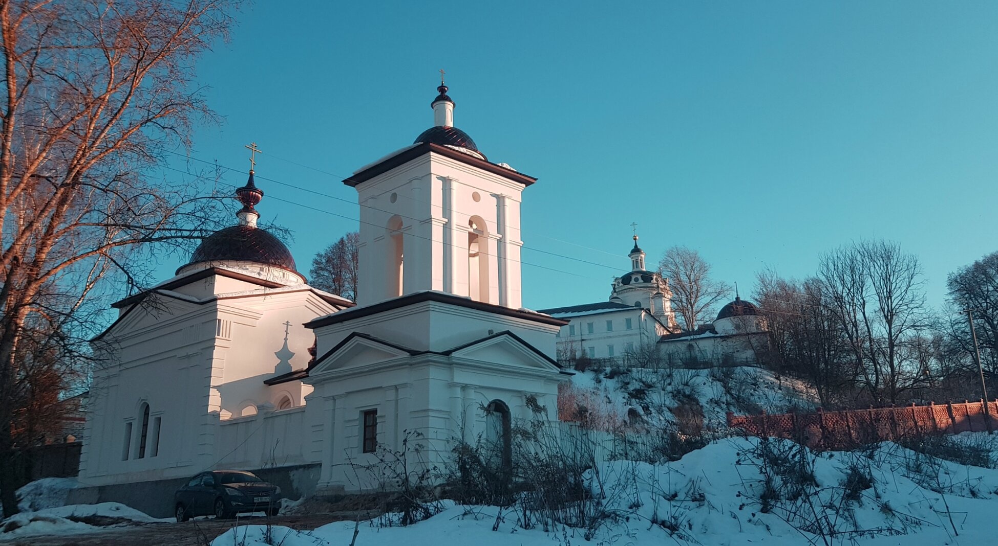 Николо-Черноостровский монастырь в Малоярославце зимой