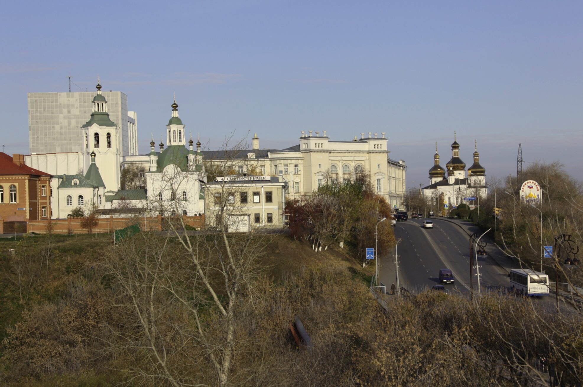 Вид на Крестовоздвиженскую церковь в Тюмени