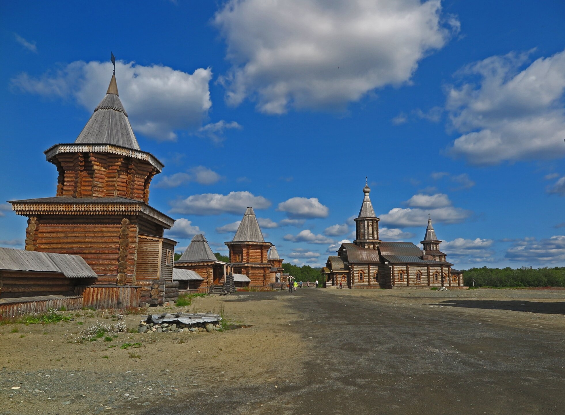 Свято-Троицкий Трифонов Печенгский монастырь: архитектурный ансамбль на фотографии
